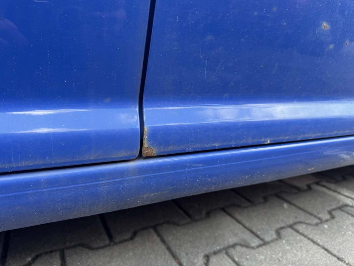 VW Golf 4 original T&uuml;r vorn rechts LA5C Surfblau 5-T&uuml;rer Rohbau Bj.2001